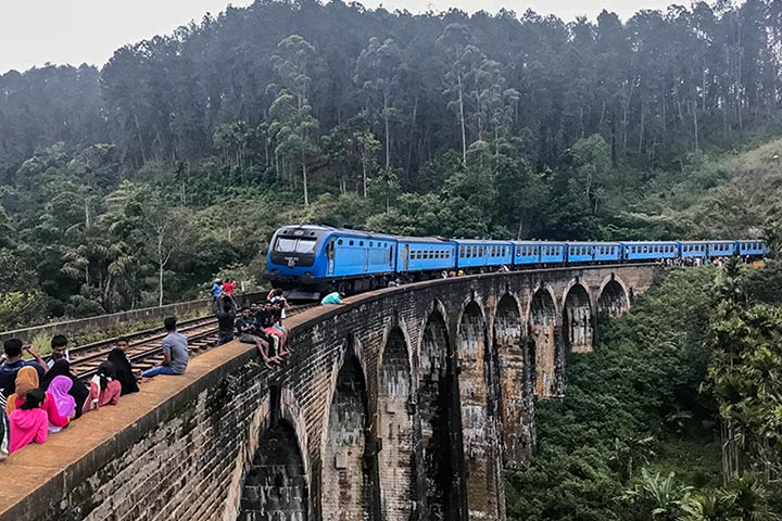 Ceylon Master Tours - Nine Arch Bridge