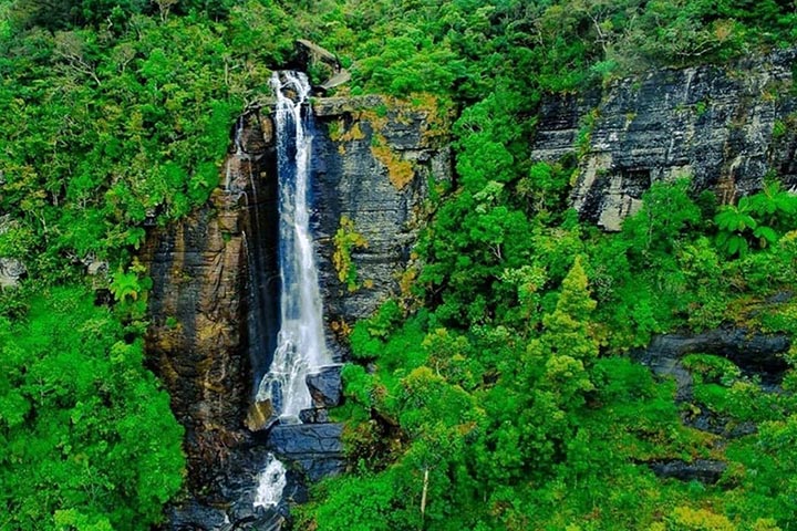 Ceylon Master Tours - Waterfall